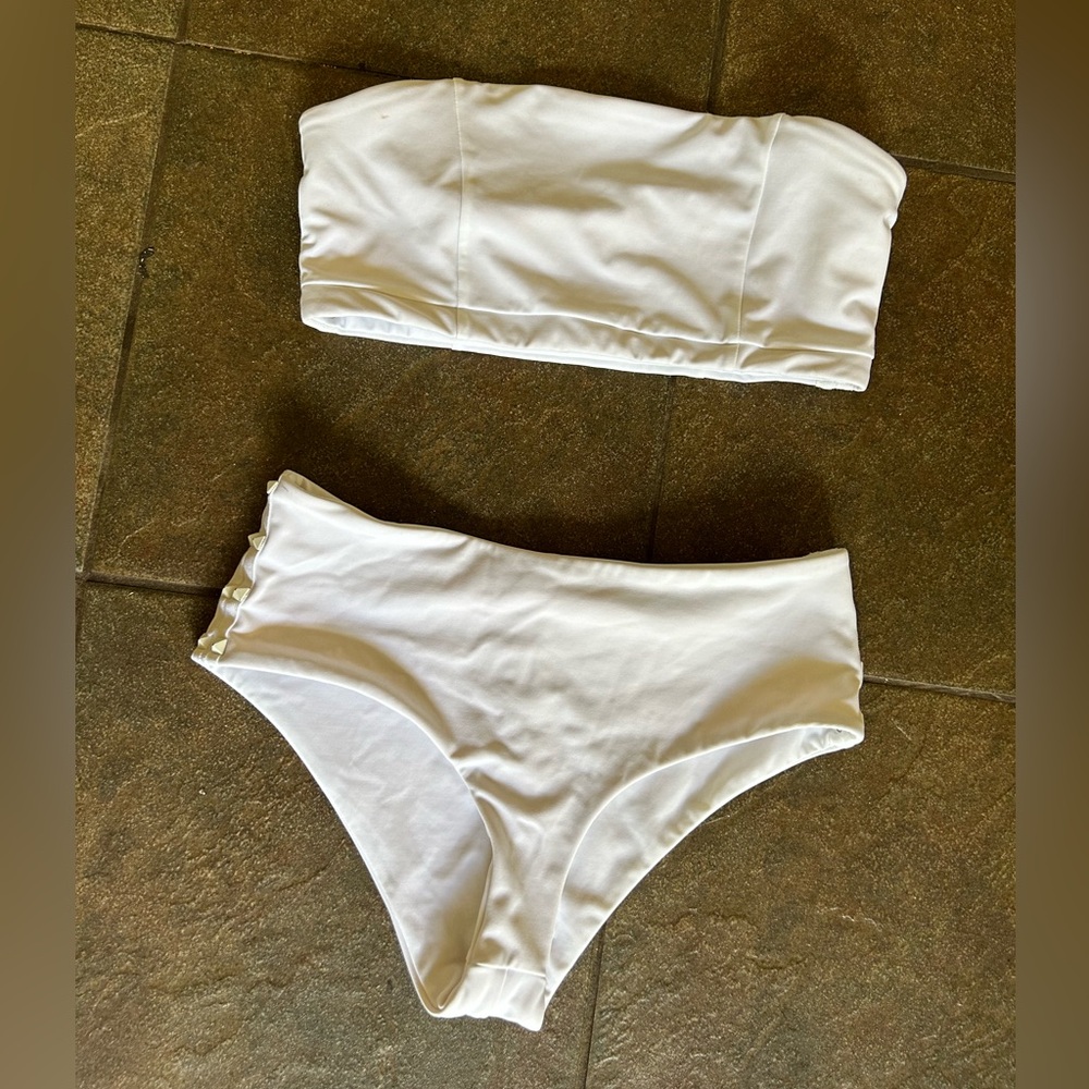 Dos Gardenias White Strapless Studded Bikini